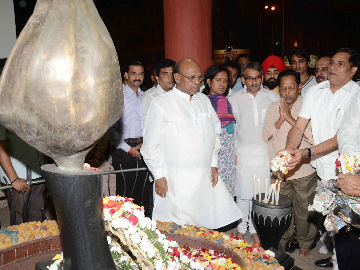 SALUTE TO THE VICTIMS OF 26/11/2008 MUMBAI TERROR ATTACK BY MUMBAIKAR'S & MAHARASHTRA GOVERMENT.