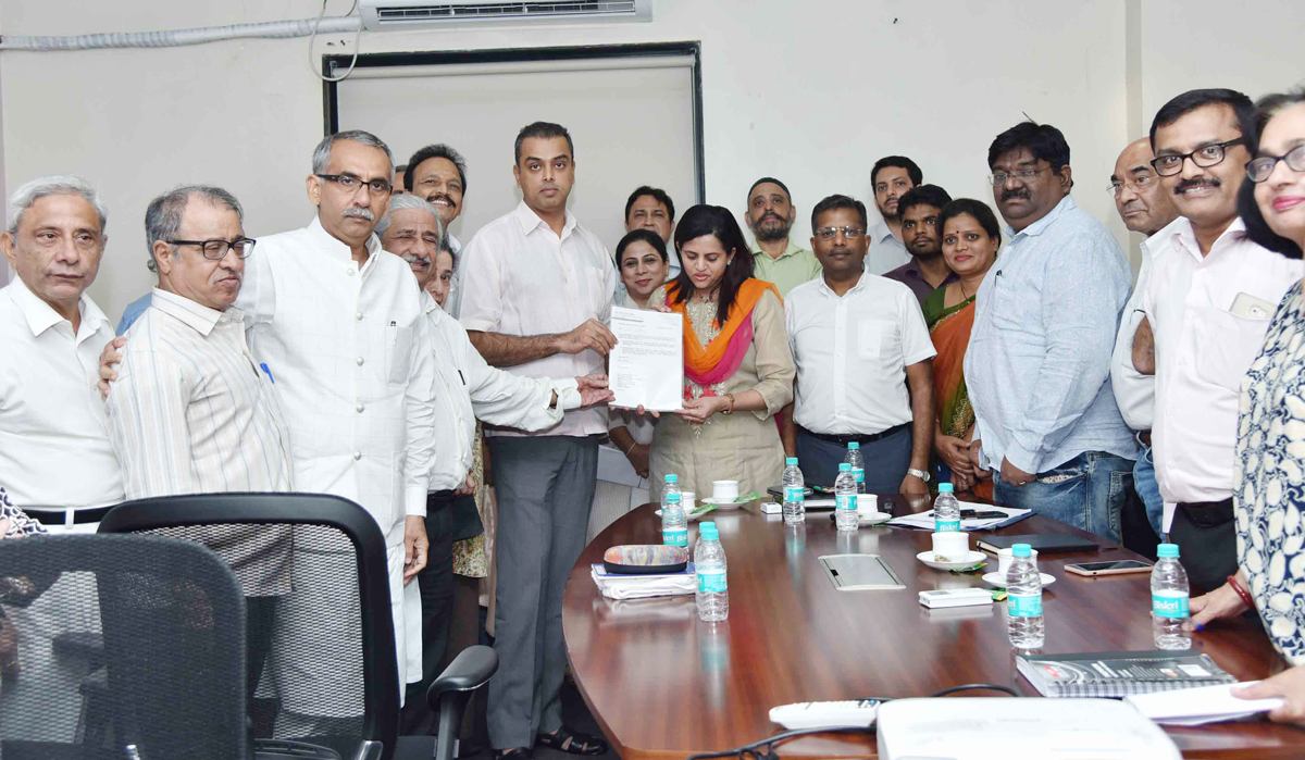 Parsi Delegation Led by Hon'ble & Ex. Union Minister & Ex. MP Milind Deora at MMRDA Bandra BKC.