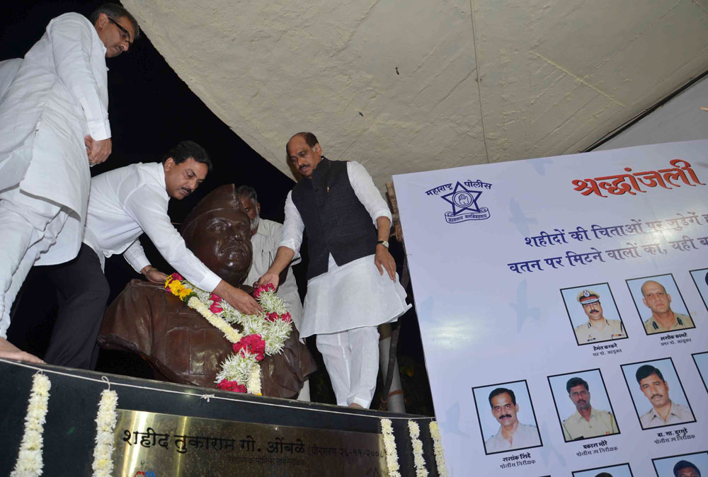 HOMAGE TO 26/11 MARTYRS IN MUMBAI.