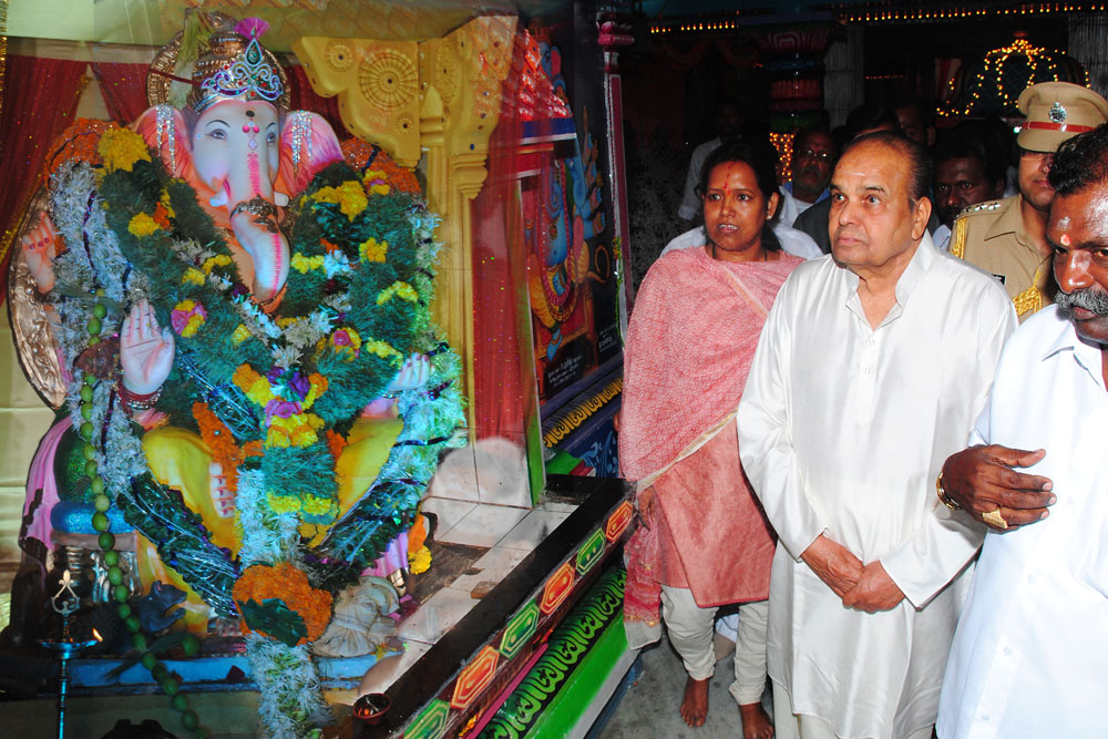GOVERNOR K.SANKARNARAYANAN VISITS CENTENARIAN ARULMIGU GANESH IN DHARAVI.