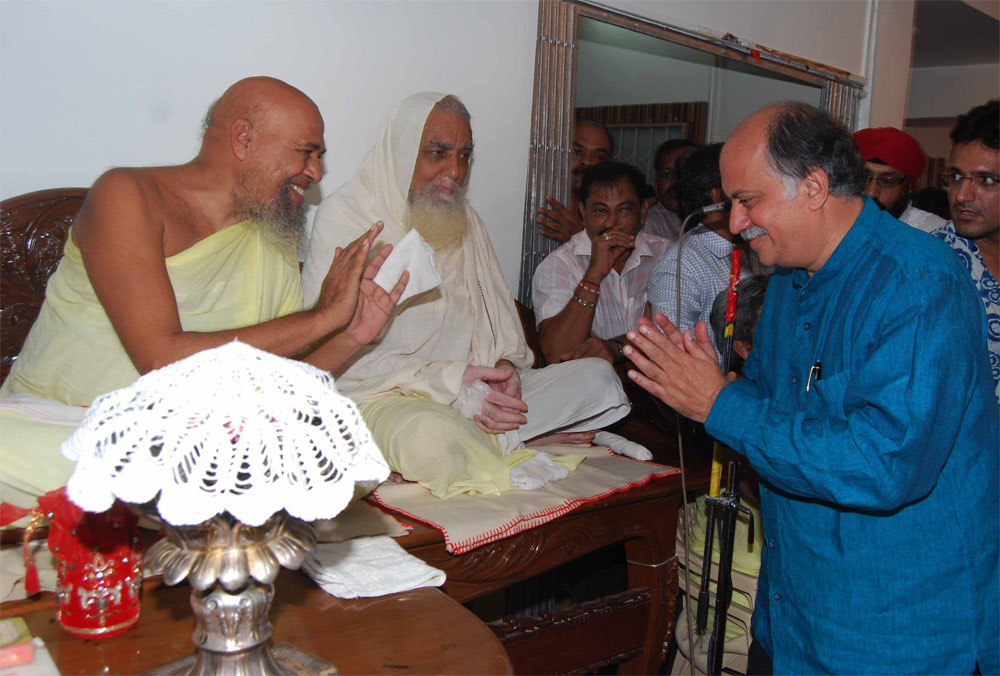 EX.MINISTER & MP.GURUDAS KAMAT MEETS JAIN DHARMA GURU AT ANDHERI