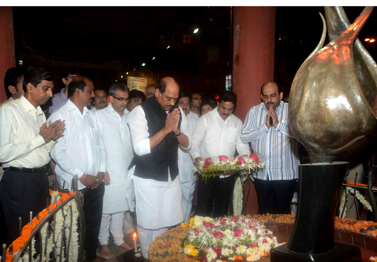 HOMAGE TO 26/11 MARTYRS IN MUMBAI.