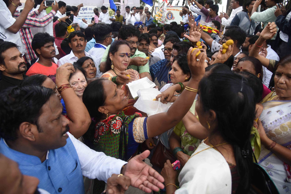 RPI Workers Welcoming to Minister of State for Social Justice and Empowerment Department Ramdas Athawale at Mumbai Domestic Airport.