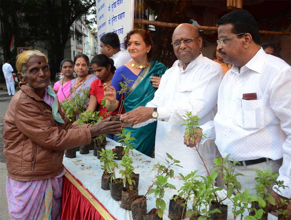 MP. EKNATH GAIKWAD AT VITTHAL MANDIR WADALA .
