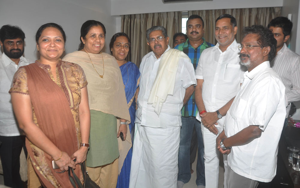 HON'BLE CENTRAL  MINISTER VAYALAR RAVIJI & MRCC.PRESIDENT MLA. KRIPASHANKAR SINGH.