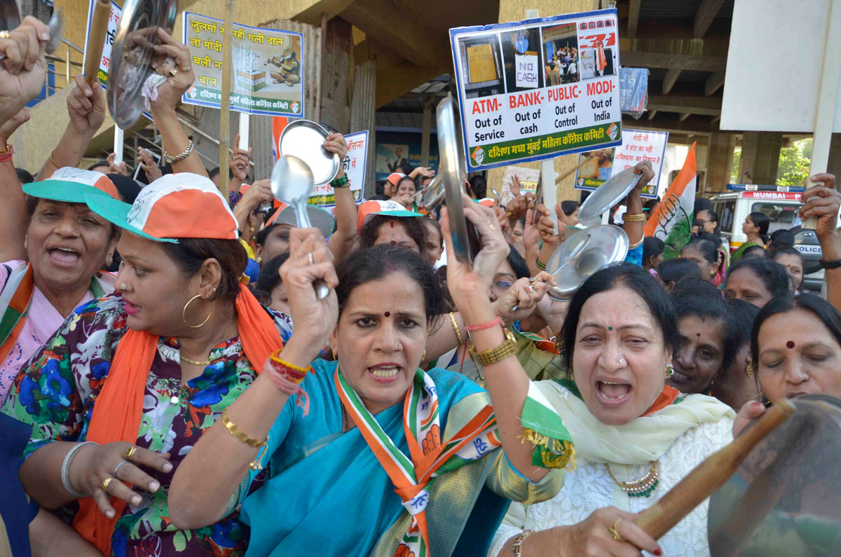 Mahila Congress "Thali Naad" in Mumbai against Demonitization.