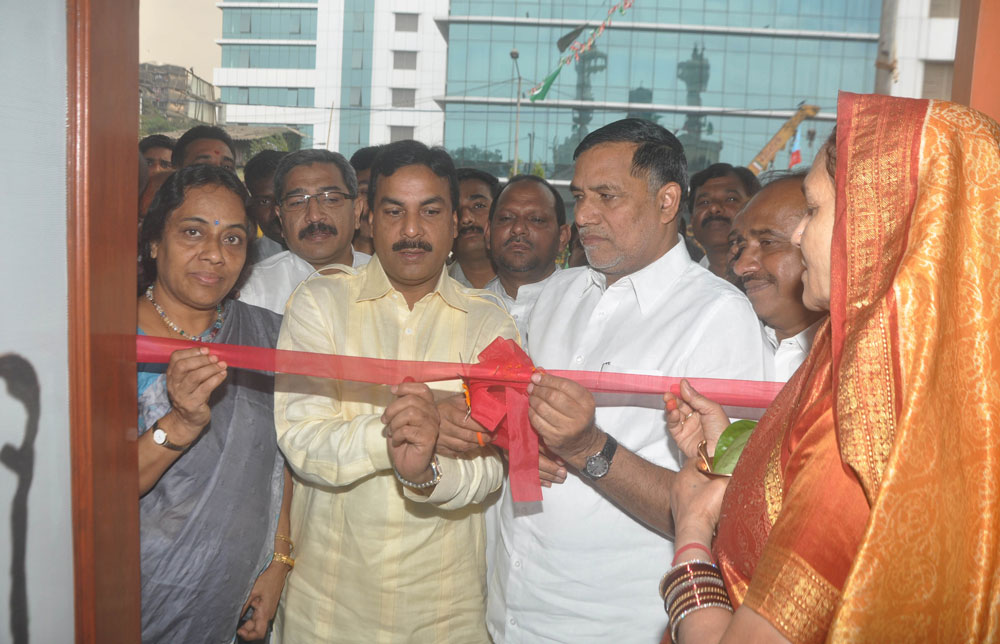 MUMBAI CONGRESS PRESIDENT KRIPASHANKAR SINGH OFFICES INAUGRATION AT KURLA BY HANDS OF MINISTER MOHD.ARIF NASIM KHAN.