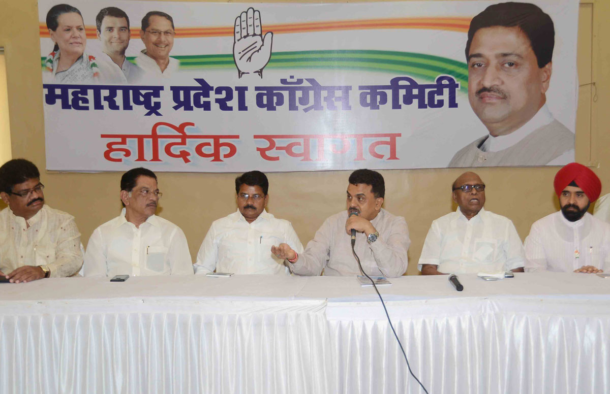 MRCC President Sanjay Nirupam Meeting with Congress Party Leaders at Tilak Bhavan Dadar.