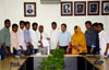 NSUI MUMBAI PRESIDENT SURAJ SINGH THAKUR & STUDENTS AT KALINA UNIVERSITY. NSUI MUMBAI PRESIDENT SURAJ SINGH THAKUR & STUDENTS AT KALINA UNIVERSITY.