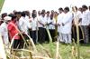 Congress Senior Leader Narayanrao Rane visit Drought Villages in Maharashtra.