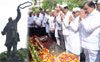 Mumbai Congress Leaders offering Floral Tribute to Former Prime Minister Bharat Ratna Rajivji Gandhi on 75th Birth Anniversary  at Cooperage Ground in Mumbai.