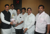 CHIEF MINISTER PRITHVIRAJ CHAVAN GAVE BITHDAY WISHES TO MINISTER NARAYANRAO RANE AT VIDHAN BHAVAN. CHIEF MINISTER PRITHVIRAJ CHAVAN GAVE BITHDAY WISHES TO MINISTER NARAYANRAO RANE AT VIDHAN BHAVAN.