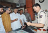 MRCC PRESIDENT KRIPASHANKAR SINGH & MLA AMIN PATEL AT AZAD MAIDAN POLICE STATION.