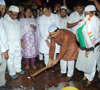 MINISTER ARIF NASIM KHAN & MINISTER VARSHATAI GAIKWAD DURING BHOOMI POOJAN OF WIT GARDEN AT DHARAVI. MINISTER ARIF NASIM KHAN & MINISTER VARSHATAI GAIKWAD DURING BHOOMI POOJAN OF WIT GARDEN AT DHARAVI.