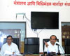 Opposotion Leader Radhakrishna Vikhe-Patil Press Conference at Vidhan Bhavan. Opposotion Leader Radhakrishna Vikhe-Patil Press Conference at Vidhan Bhavan.
